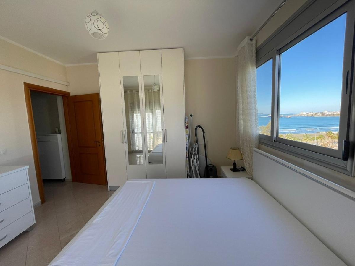 Anisa Vlorë Buitenkant foto